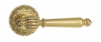 VNZ132 Дверная ручка на круглой розетке VENEZIA PELLESTRINA D4 полированная латунь классика латунь И
