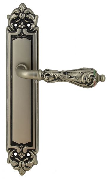 116595 Дверная ручка на планке PL02 EXTREZA GRETA 302 старинное серебро матовое/черный  F64 классика