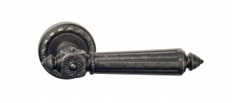 VNZ022 Дверная ручка на круглой розетке VENEZIA CASTELLO D2 античное серебро классика латунь Италия