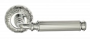 VNZ3016 Дверная ручка на круглой розетке VENEZIA MOSCA D4 полированный хром классика латунь Италия