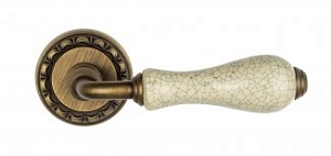 VNZ943 Дверная ручка на круглой розетке VENEZIA COLOSSEO D2 матовая бронза классика латунь Италия