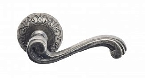 VNZ162 Дверная ручка на круглой розетке VENEZIA VIVALDI D4 античное серебро классика латунь Италия