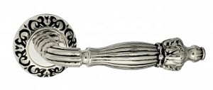 VNZ1296 Дверная ручка на круглой розетке VENEZIA OLIMPO D4 натуральное серебро/черный  классика лату