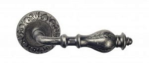 VNZ080 Дверная ручка на круглой розетке VENEZIA GIFESTION D4 античное серебро классика латунь Италия