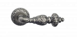 VNZ096 Дверная ручка на круглой розетке VENEZIA LUCRECIA D4 античное серебро классика латунь Италия