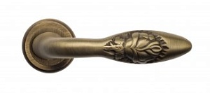 VNZ009 Дверная ручка на круглой розетке VENEZIA CASANOVA D1 матовая бронза классика латунь Италия