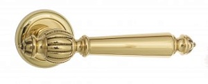 VNZ124 Дверная ручка на круглой розетке VENEZIA PELLESTRINA D1 полированная латунь классика латунь И