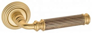 VNZ3772 Дверная ручка на круглой розетке VENEZIA MOSCA D8 французское золото/коричневый классика лат