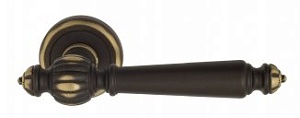 VNZ1237 Дверная ручка на круглой розетке VENEZIA PELLESTRINA D1 темная бронза классика латунь Италия