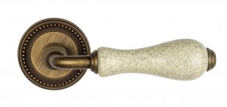 VNZ945 Дверная ручка на круглой розетке VENEZIA COLOSSEO D3 матовая бронза классика латунь Италия