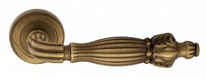 VNZ1295 Дверная ручка на круглой розетке VENEZIA OLIMPO D1 матовая бронза классика латунь Италия