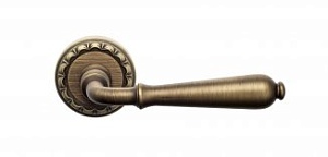 VNZ037 Дверная ручка на круглой розетке VENEZIA CLASSIC D2 матовая бронза классика латунь Италия